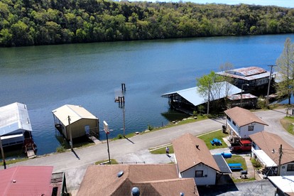 Peaceful Lake Escape with Boat Slip & Spacious Lounge in Garfield, Arkansas - Rockaway Beach, Missouri - glamping.directory