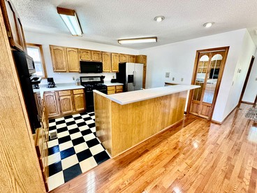 Peaceful Lake Escape with Boat Slip & Spacious Lounge in Garfield, Arkansas - Rockaway Beach, Missouri - glamping.directory