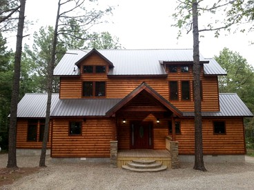 Serene Luxury Cabin Rental with Breathtaking Views near Broken Bow Lake in Oklahoma - Broken Bow, Oklahoma - glamping.directory