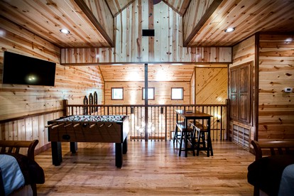 Serene Luxury Cabin Rental with Breathtaking Views near Broken Bow Lake in Oklahoma - Broken Bow, Oklahoma - glamping.directory