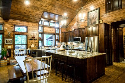 Serene Luxury Cabin Rental with Breathtaking Views near Broken Bow Lake in Oklahoma - Broken Bow, Oklahoma - glamping.directory
