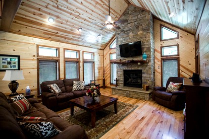 Serene Luxury Cabin Rental with Breathtaking Views near Broken Bow Lake in Oklahoma - Broken Bow, Oklahoma - glamping.directory