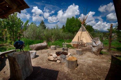 Cute Teepee near Boise, Idaho - Fantastic Glamping Getaway with Friends by the Payette River - Garden Valley, Idaho - glamping.directory