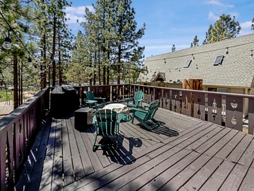 Relaxing Mountain Escape with Cozy Interiors & Nature Views in Big Bear Lakes, California - Big Bear Lake, California - glamping.directory