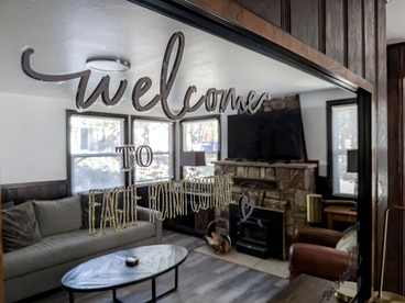 Relaxing Mountain Escape with Cozy Interiors & Nature Views in Big Bear Lakes, California - Big Bear Lake, California - glamping.directory