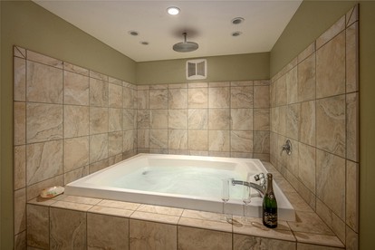 Delightful Getaway Suite with Scenic Garden Views near Grand Rapids, Michigan - Holland, Michigan - glamping.directory