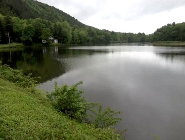 Riverfront Cabin with Beautiful Views of Housatonic River in Great Barrington, Massachusetts - Housatonic, Massachusetts - glamping.directory