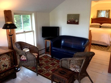 Riverfront Cabin with Beautiful Views of Housatonic River in Great Barrington, Massachusetts - Housatonic, Massachusetts - glamping.directory