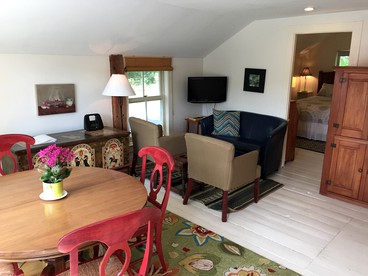 Riverfront Cabin with Beautiful Views of Housatonic River in Great Barrington, Massachusetts - Housatonic, Massachusetts - glamping.directory