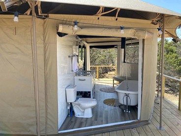 Fully-Equipped Luxury Dome Rental for 4 in Burnet, Texas - Burnet, Texas - glamping.directory