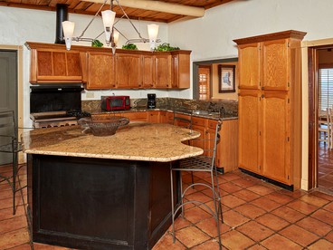 Luxury Adobe-Style Cabin Getaway with Fantastic Views in El Paso, Texas - El Paso, Texas - glamping.directory