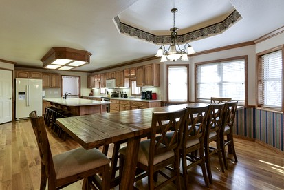 Spacious Family Sized Ozark Mountain Cabin with Pool Table and Game Room in Branson, Missouri - Branson, Missouri - glamping.directory