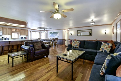 Spacious Family Sized Ozark Mountain Cabin with Pool Table and Game Room in Branson, Missouri - Branson, Missouri - glamping.directory