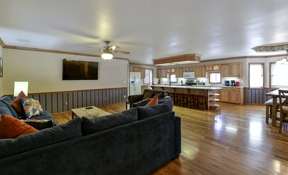 Spacious Family Sized Ozark Mountain Cabin with Pool Table and Game Room in Branson, Missouri - Branson, Missouri - glamping.directory