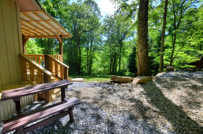 Tiny House for Two with Outdoor Tub near Great Smoky Mountains in Cherokee, North Carolina - Cherokee, North Carolina - glamping.directory