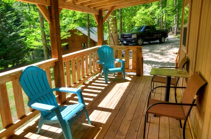 Tiny House for Two with Outdoor Tub near Great Smoky Mountains in Cherokee, North Carolina - Cherokee, North Carolina - glamping.directory