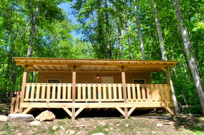 Tiny House for Two with Outdoor Tub near Great Smoky Mountains in Cherokee, North Carolina - Cherokee, North Carolina - glamping.directory