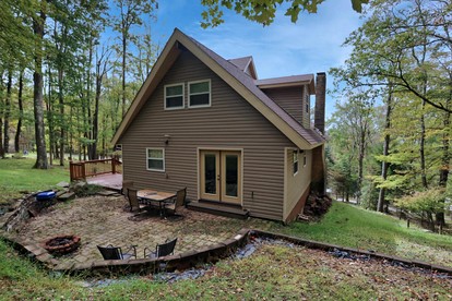 Luxury Lakeside Mountain Escape with Wraparound Deck Near Terra Alta, West Virginia - Terra Alta, West Virginia - glamping.directory