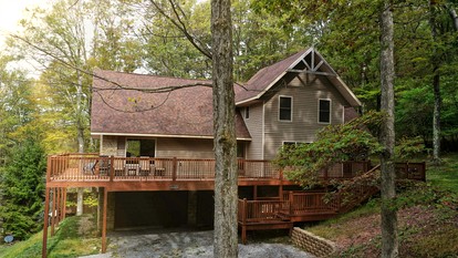Luxury Lakeside Mountain Escape with Wraparound Deck Near Terra Alta, West Virginia - Terra Alta, West Virginia - glamping.directory