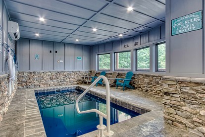 Mountain Glamping Cabin with Pool and Arcade in Pigeon Forge, Tennessee - Pigeon Forge, Tennessee - glamping.directory