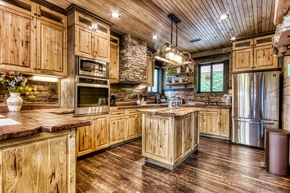 Mountain Glamping Cabin with Pool and Arcade in Pigeon Forge, Tennessee - Pigeon Forge, Tennessee - glamping.directory