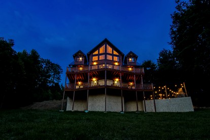 Mountain Glamping Cabin with Pool and Arcade in Pigeon Forge, Tennessee - Pigeon Forge, Tennessee - glamping.directory