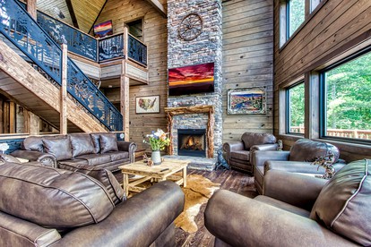 Mountain Glamping Cabin with Pool and Arcade in Pigeon Forge, Tennessee - Pigeon Forge, Tennessee - glamping.directory