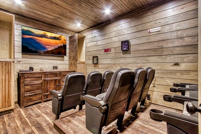 Mountain Glamping Cabin with Pool and Arcade in Pigeon Forge, Tennessee - Pigeon Forge, Tennessee - glamping.directory