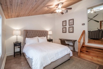 Newly Remodeled Cabin with Lake Views & Grill Patio in Rogers, Arkansas - Rogers, Arkansas - glamping.directory