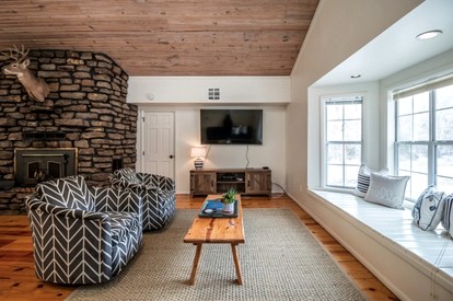 Newly Remodeled Cabin with Lake Views & Grill Patio in Rogers, Arkansas - Rogers, Arkansas - glamping.directory