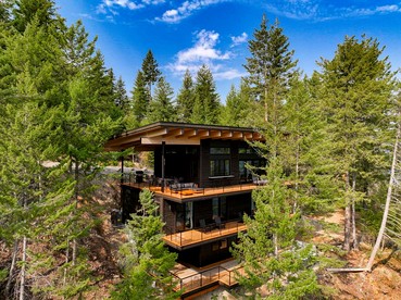 Stunning Designer Rental with Breathtaking Views for a Memorable Escape in Nature by Lake Pend Orielle in Idaho - glamping.directory