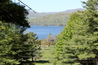 Charming Cabin Rental with Private Beach Access on Lake George in New York - Putnam Valley, New York - glamping.directory
