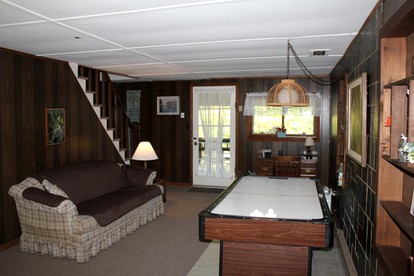 Charming Cabin Rental with Private Beach Access on Lake George in New York - Putnam Valley, New York - glamping.directory