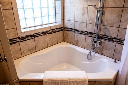 Modern Getaway Suite near Spectacular State Parks in Hocking County, Ohio - Logan, Ohio - glamping.directory