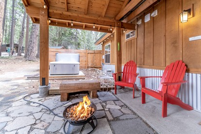 Serene Cabin with Jacuzzi, Fire Pit and Picnic Space in Leavenworth, Washington - Leavenworth, Washington - glamping.directory