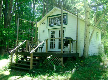 Idyllic Cottage Rental for Four in Woodstock, New York - glamping.directory