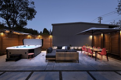 Joyful Cottage with Hot-tub in Guerneville, California - Guerneville, California - glamping.directory
