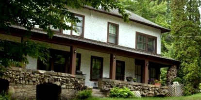 Rustic Cabin with Private Sundeck in Lake George, New York - Lake George, New York - glamping.directory