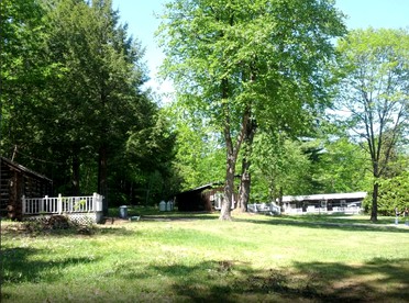 Rustic Cabin with Private Sundeck in Lake George, New York - Lake George, New York - glamping.directory