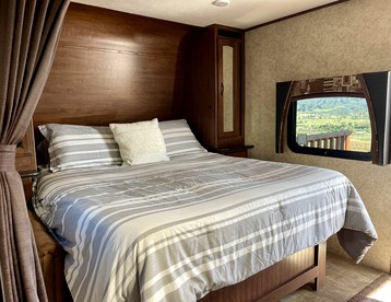 Cozy Camper with Fire Pit and Beautiful Sunsets in California - Temecula , California - glamping.directory