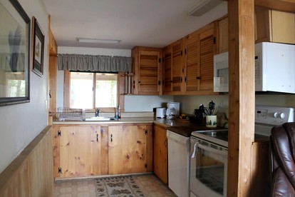 Charming Waterfront Cottage with Scenic Views, Kayak Access, Near Bar Harbor, Mount Desert Island, Maine - Mount Desert, Maine - glamping.directory