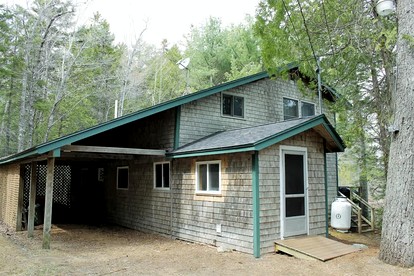 Charming Waterfront Cottage with Scenic Views, Kayak Access, Near Bar Harbor, Mount Desert Island, Maine - glamping.directory