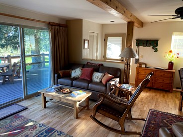 Charming Riverside Vacation Rental with Scenic Mountain Views near Ennis, Montana - Ennis, Montana - glamping.directory
