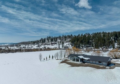 Scenic Riverside Cabin with Private Trail Access and Fly Fishing Near Alpine, Wyoming - Alpine, Wyoming - glamping.directory