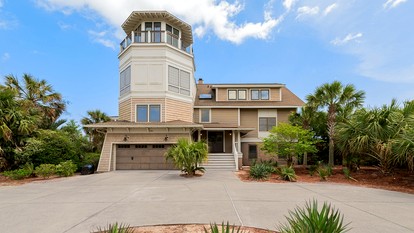 Expansive Beach House in Gated Community with Ocean Views in Georgetown, South Carolina - Georgetown, South Carolina - glamping.directory