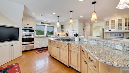 Expansive Beach House in Gated Community with Ocean Views in Georgetown, South Carolina - Georgetown, South Carolina - glamping.directory