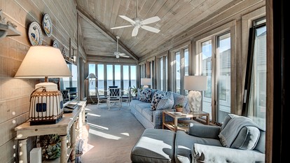 Expansive Beach House in Gated Community with Ocean Views in Georgetown, South Carolina - Georgetown, South Carolina - glamping.directory