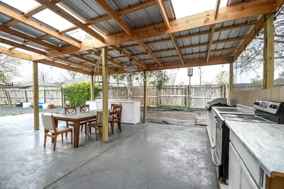 Family-Friendly Getaway with Large Yard & Cozy Living Spaces in Siloam Springs, Arkansas - Siloam Springs, Arkansas - glamping.directory