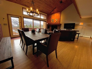 Bright Mount Washington Cabin for a Vacation in New Hampshire - Carroll, New Hampshire - glamping.directory