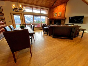 Bright Mount Washington Cabin for a Vacation in New Hampshire - Carroll, New Hampshire - glamping.directory